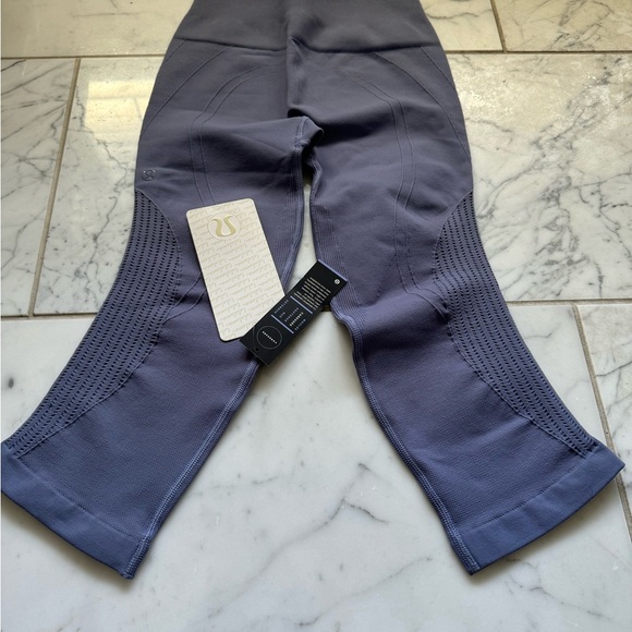 NWT Lululemon Flow & Go Crop - Picture 5 of 5